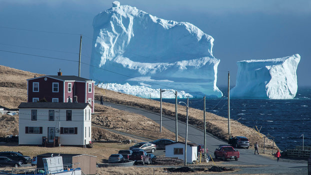 Towering iceberg draws hundreds to Newfoundland town