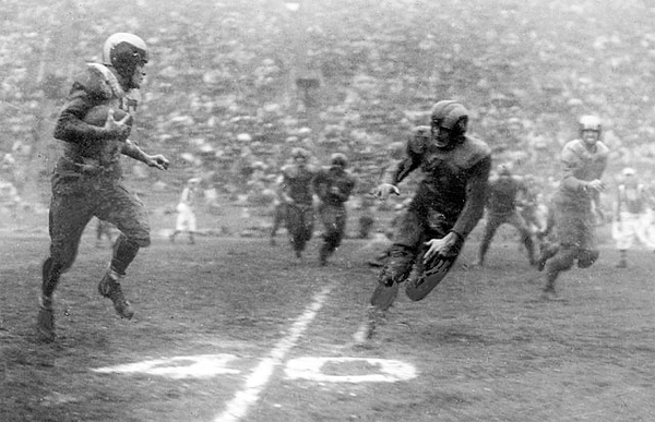 1949: Philadelphia Eagles Defeat Los Angeles Rams in Quagmire for NFL Championship on December 18, 1949