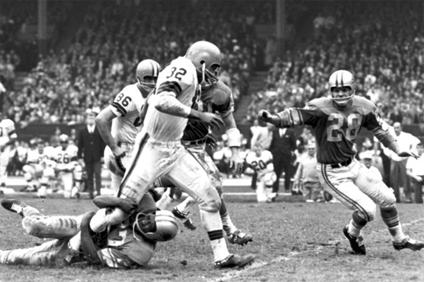 1952 - Detroit Lions win 17–7 over the Cleveland Browns